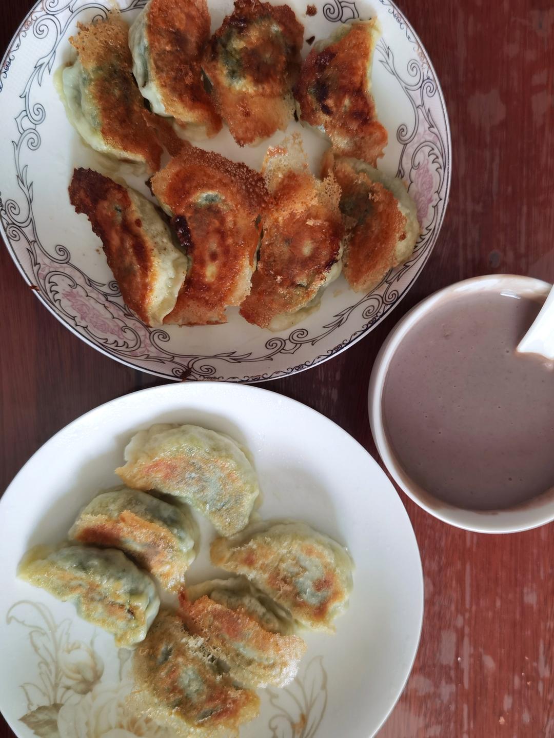 冰箱冷冻水饺做煎饺