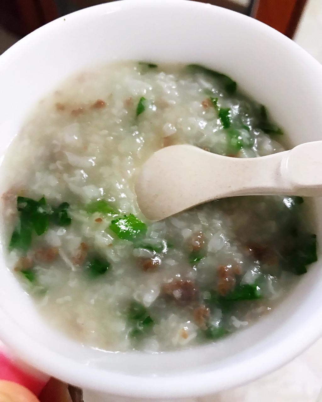 媛噜噜921做的芥菜瘦肉粥(简单的元气早餐)