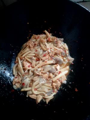 秀珍菇炒肉的做法 步骤6