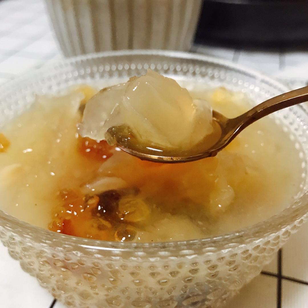 【小森妈妈菜谱】滋润养颜桃胶雪莲子炖奶