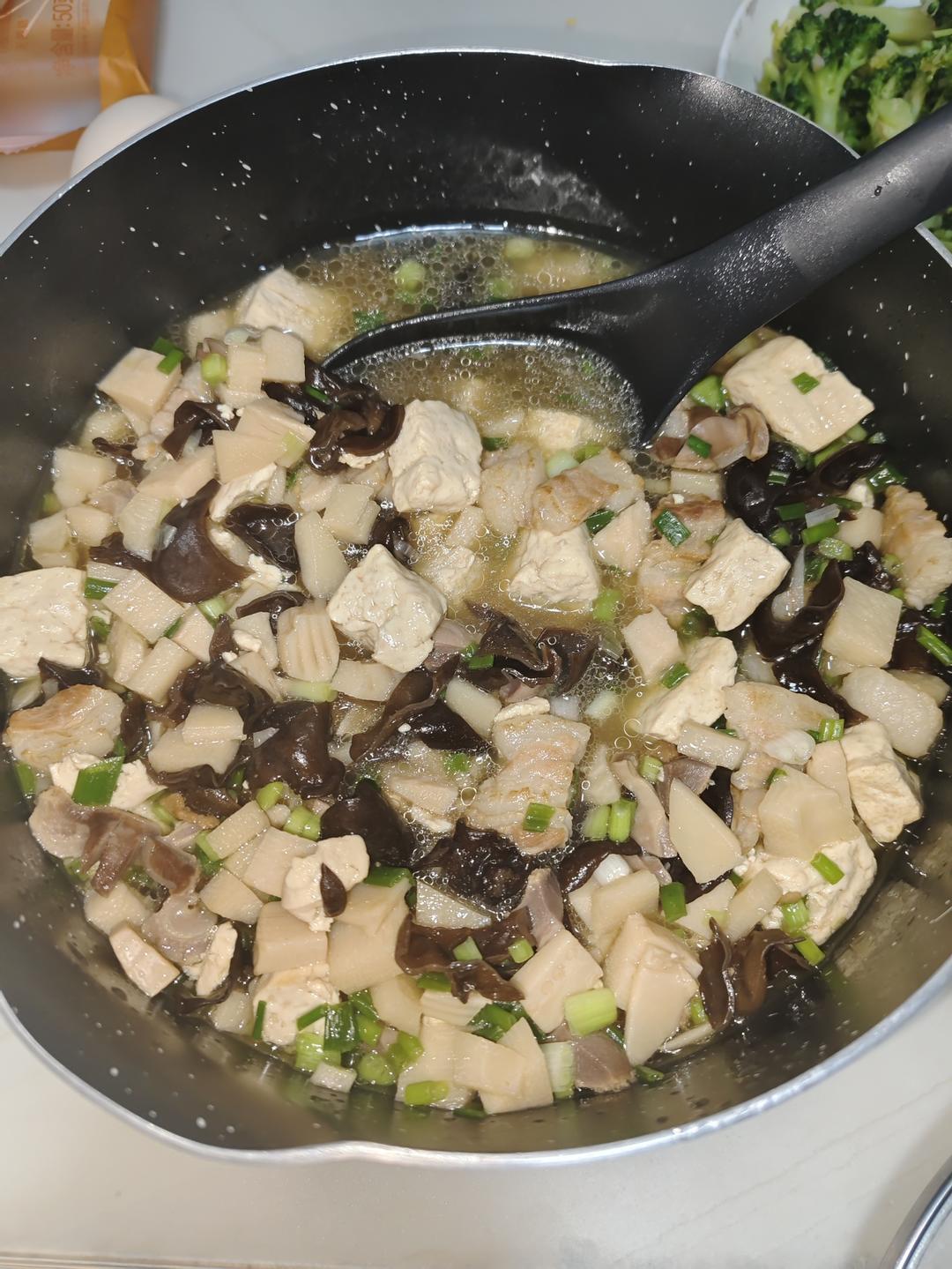 能让孩子一碗饭很快下肚的西施豆腐