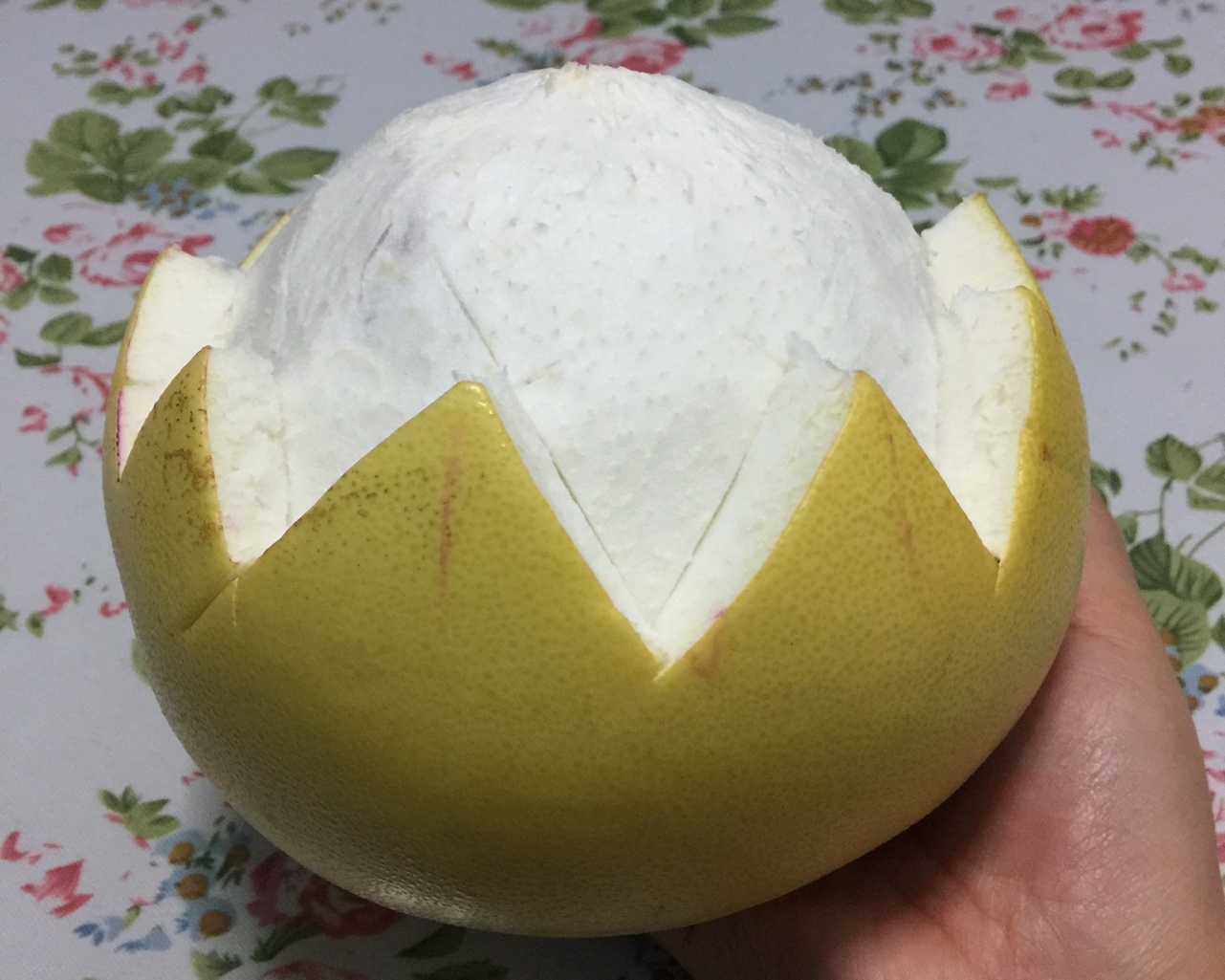 剥柚子的做法