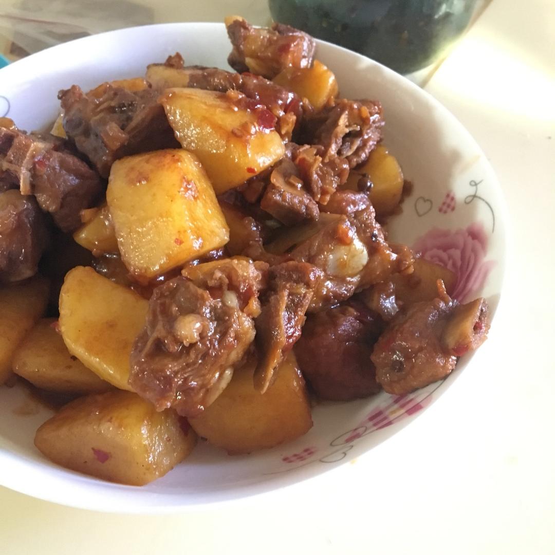 川味土豆烧排骨