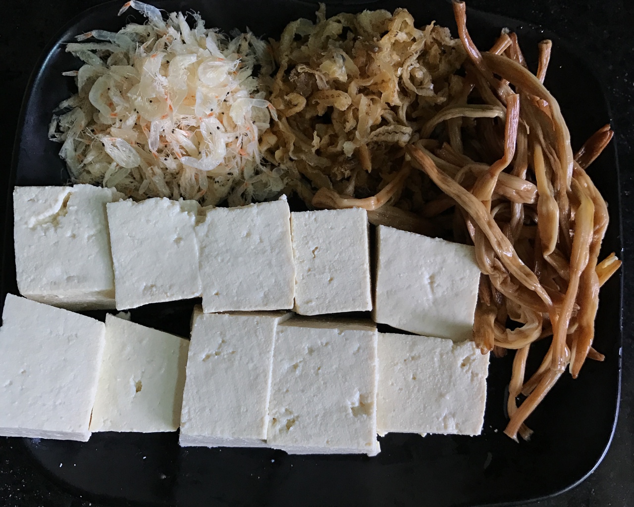 黄花菜豆腐汤的做法 步骤1
