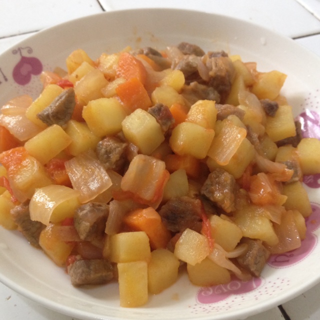 牛逼闪闪的快炒嫩牛肉搭土豆胡萝卜