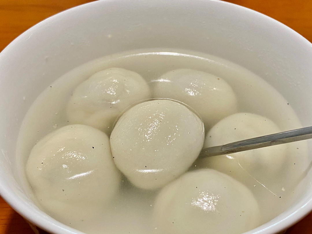 花生黑芝麻汤圆