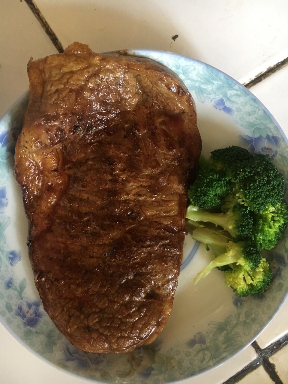 蒜茸黑椒牛扒