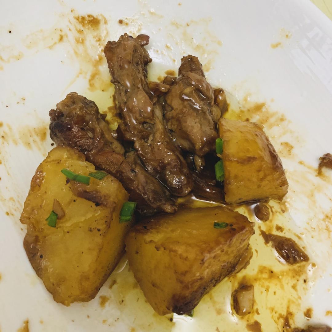 超入味的土豆焖鸡翅