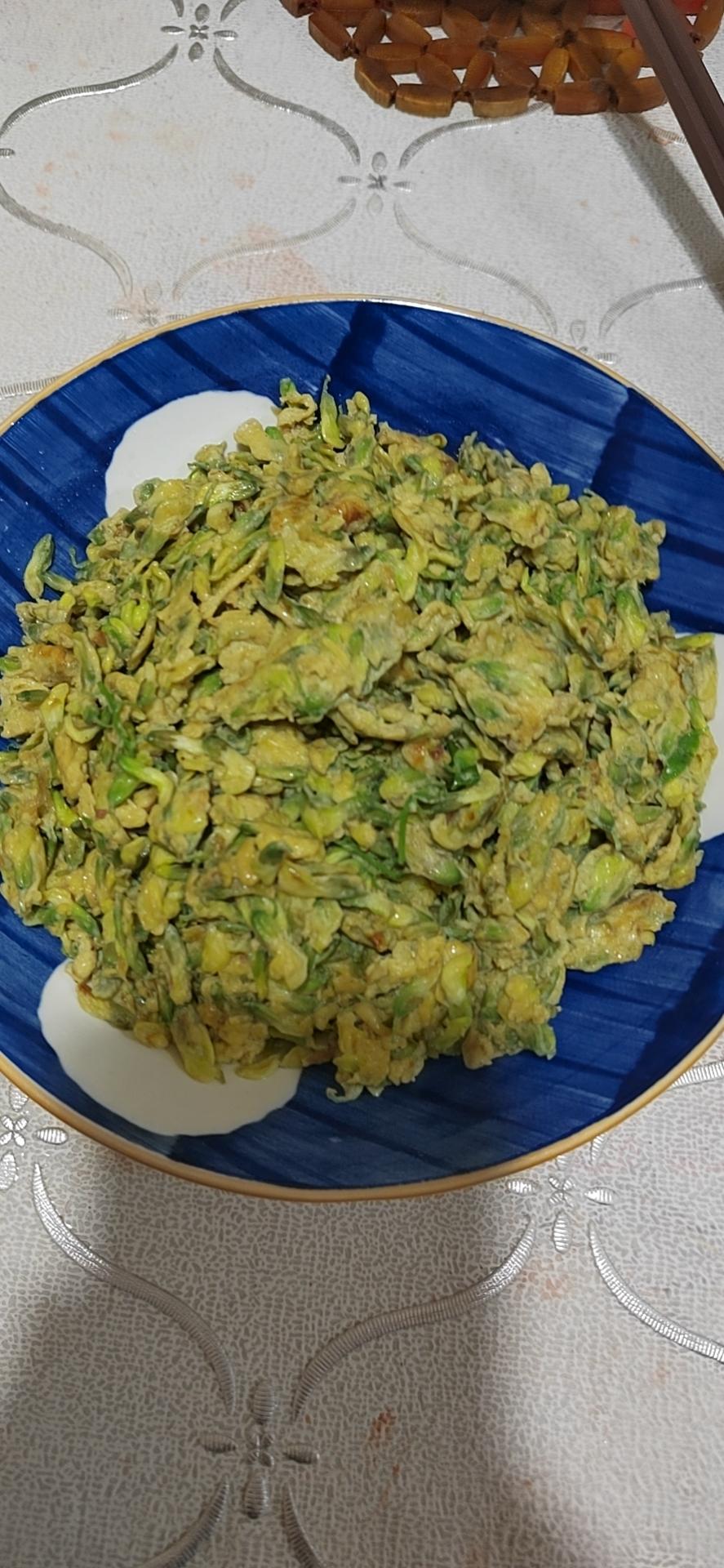 美味树上菜，槐花炒鸡蛋。附两种槐花保存方法。