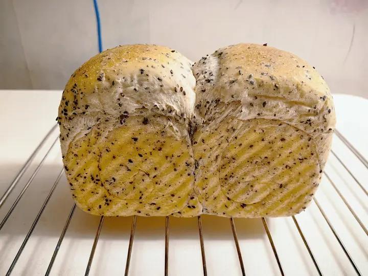 西川功晃- 黑芝麻土司