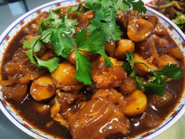阿水姐姐做的红烧板栗牛筋