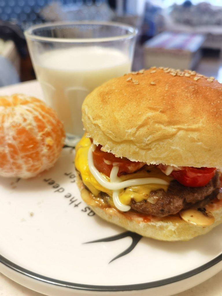 汉堡包(牛肉饼) Hamburger