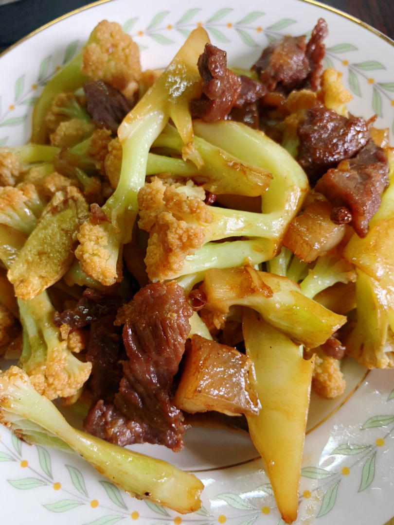 干煸菜花（花菜炒肉）