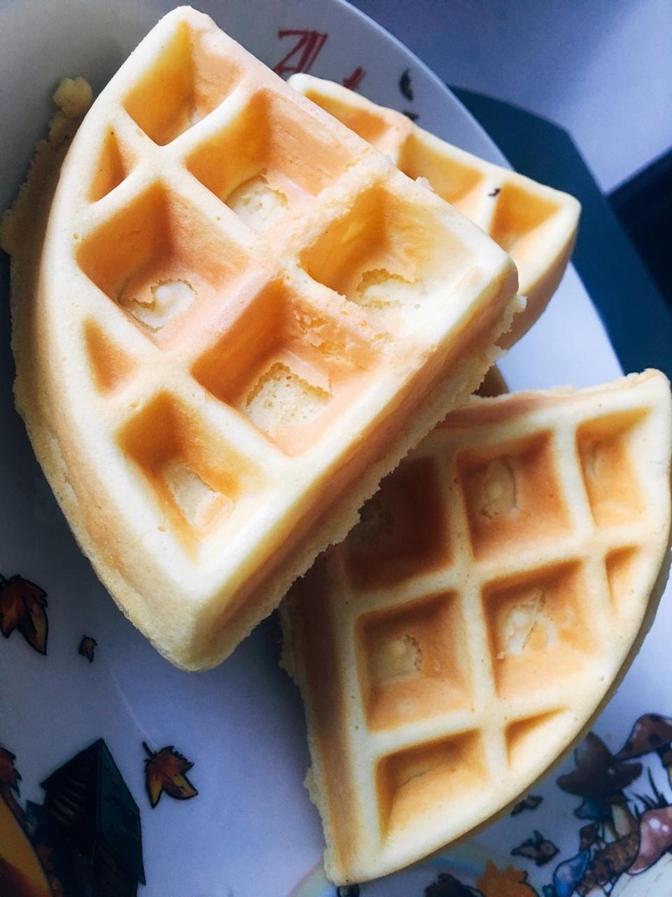 草莓奶油华夫蛋糕