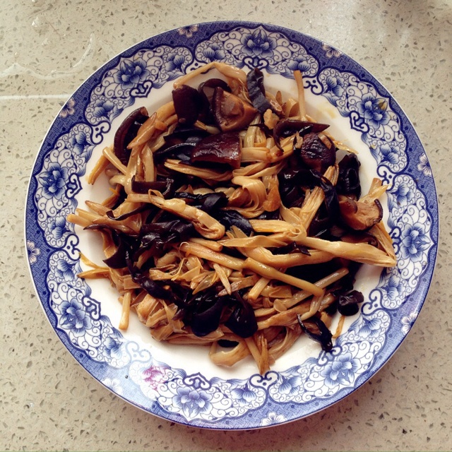 黄花菜木耳炒肉丝