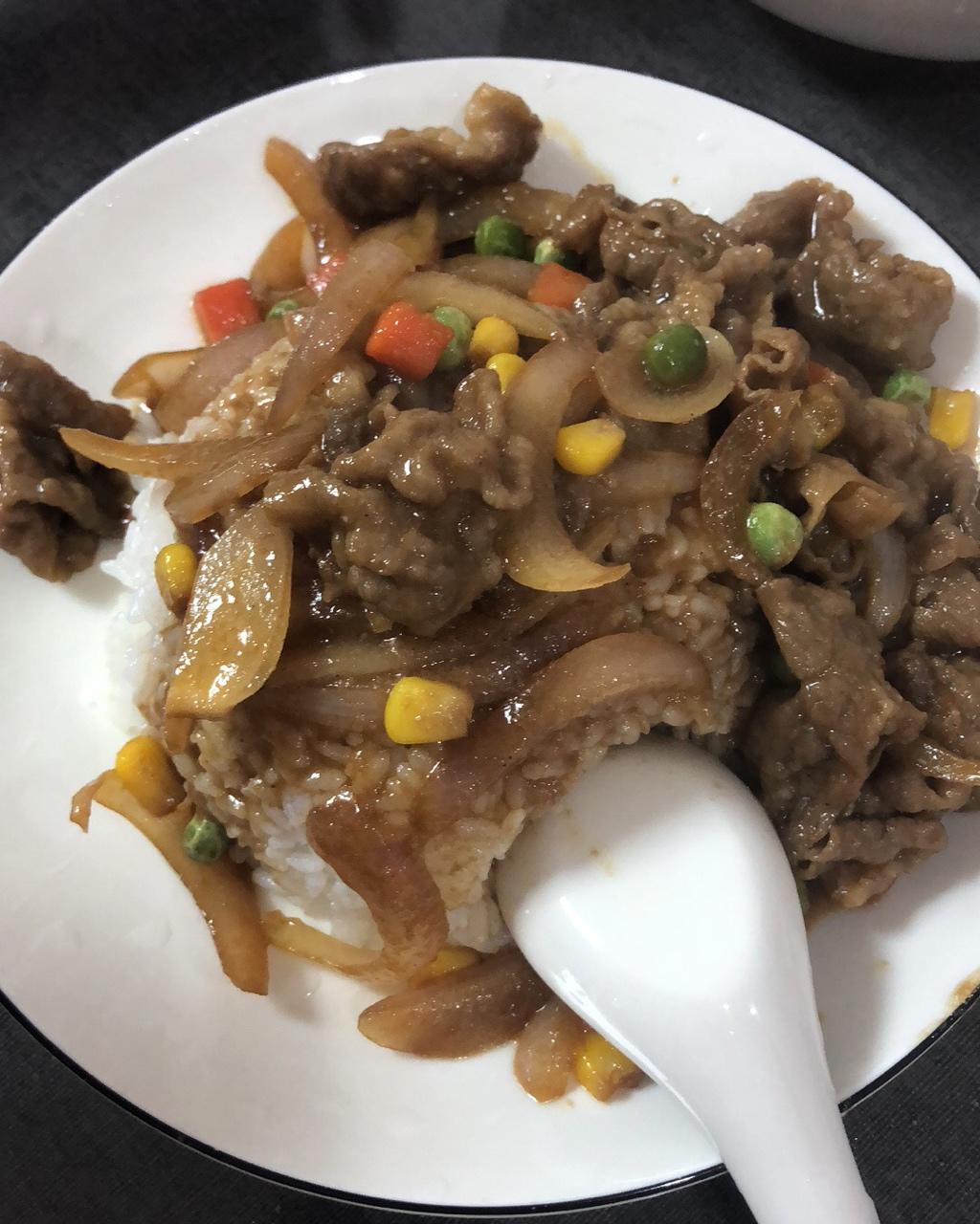 洋葱肥牛饭