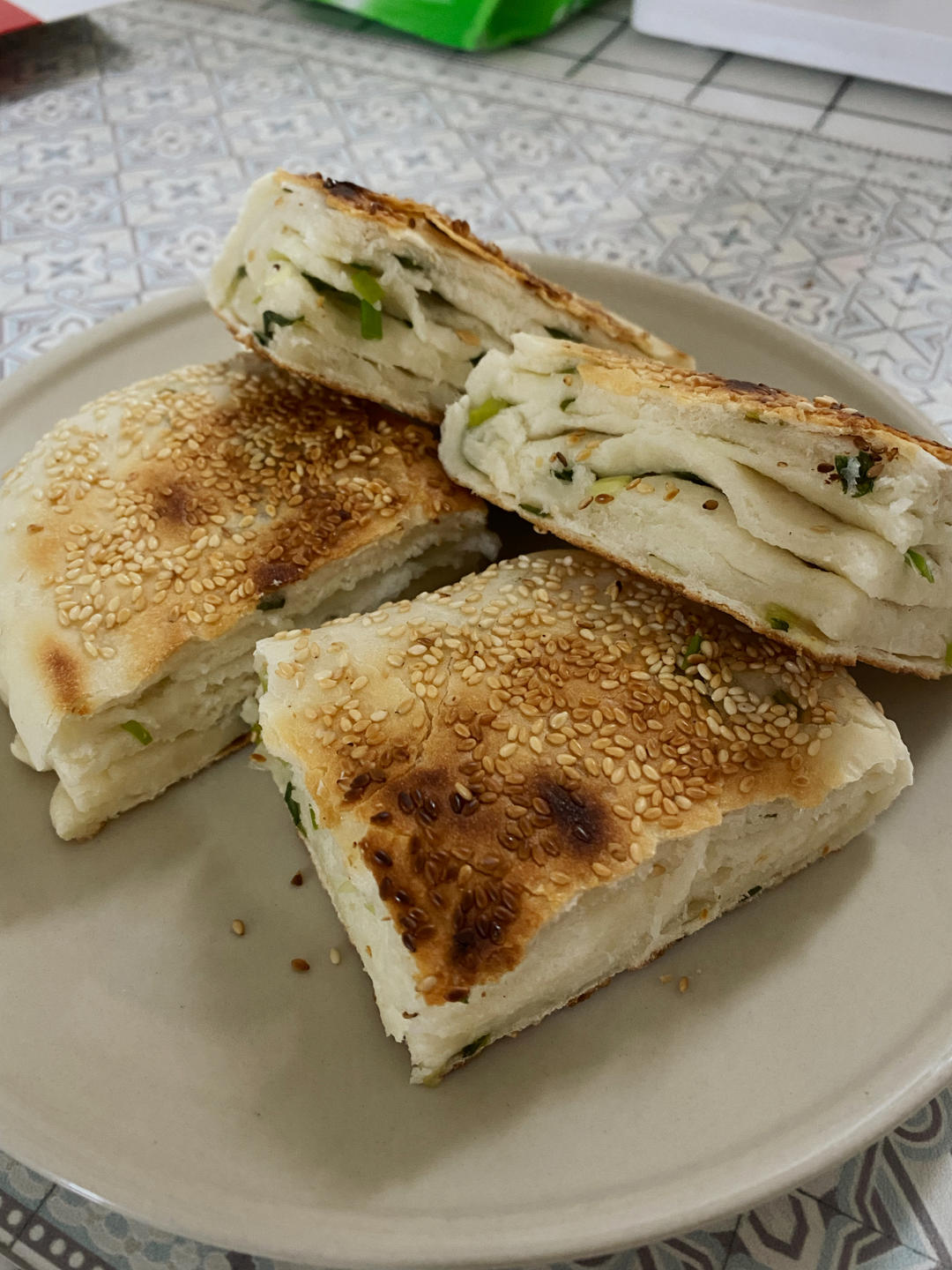 香脆葱香芝麻多层发面大饼