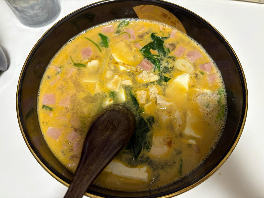 营养又鲜香的咸蛋黄豆腐煲
