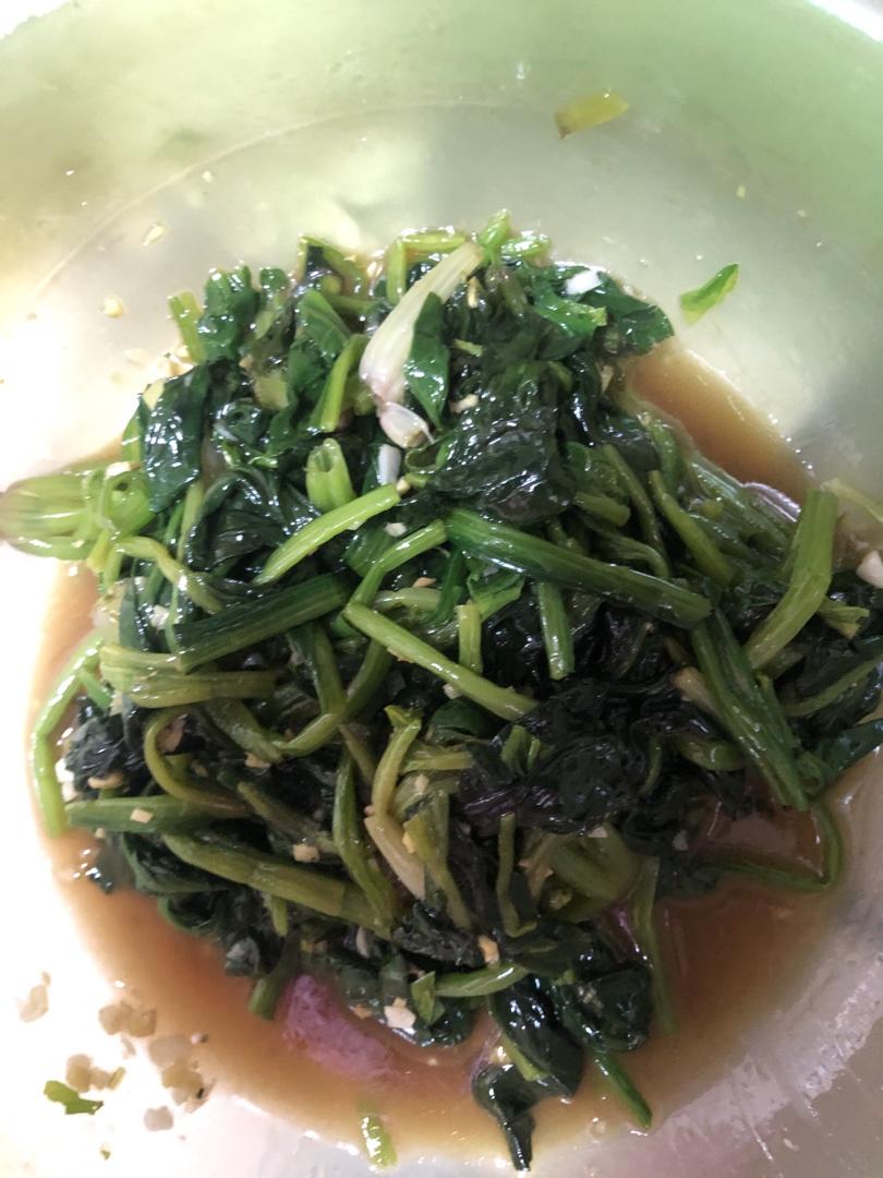 凉拌菠菜(家传秘方)