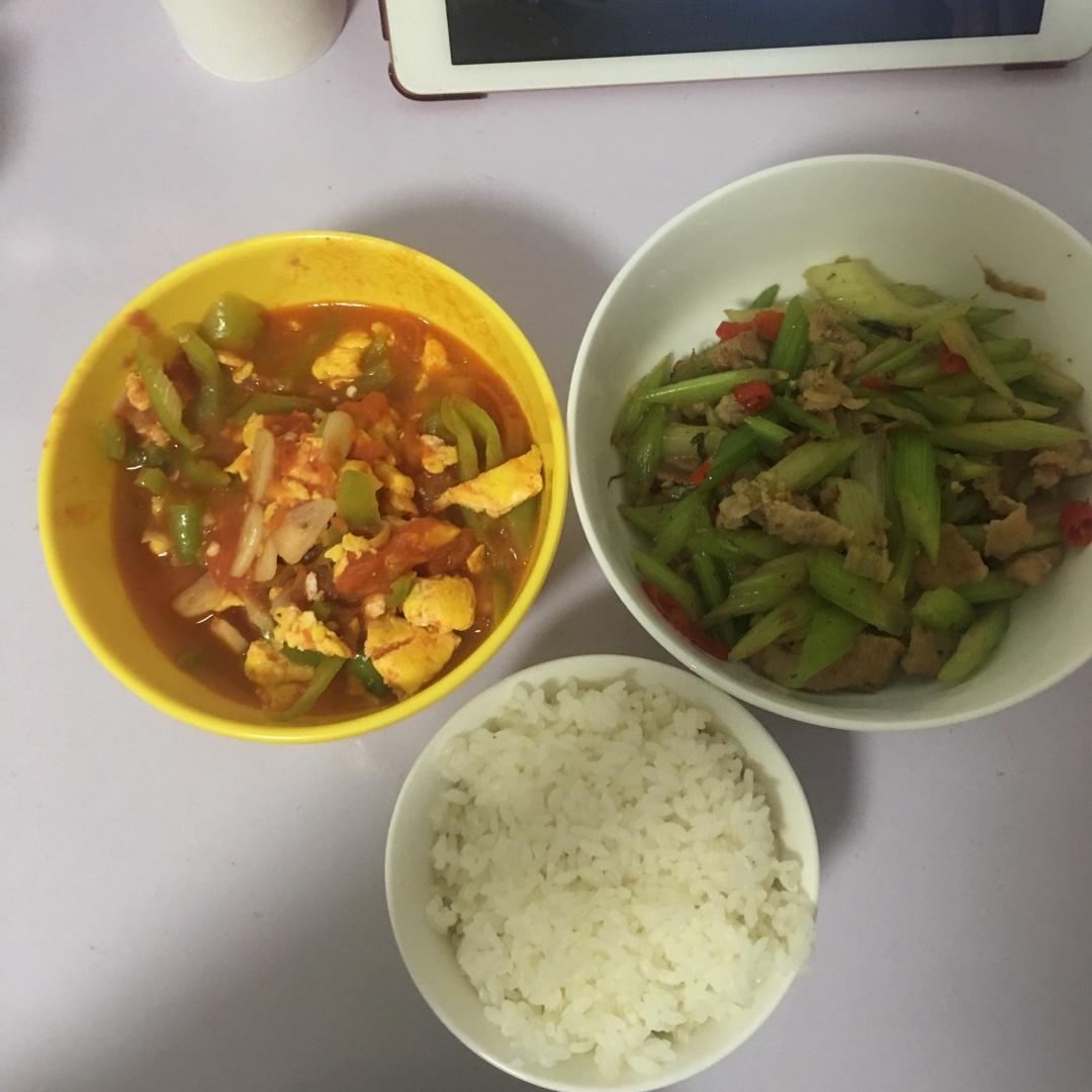 香芹炒肉家常下饭菜！