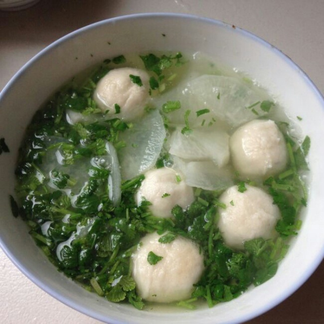 【10分钟系列】白萝卜豆腐圆子汤