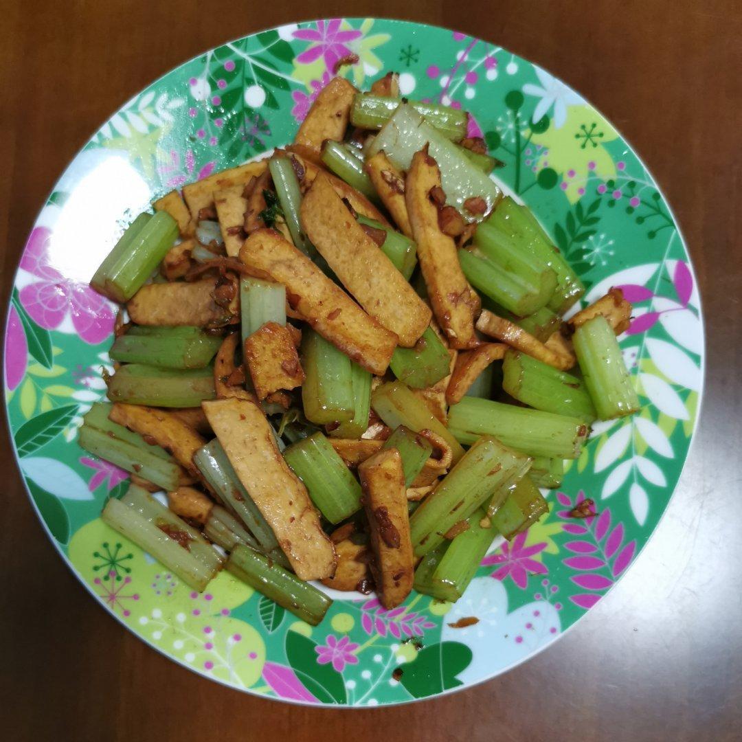 芹菜炒香干
