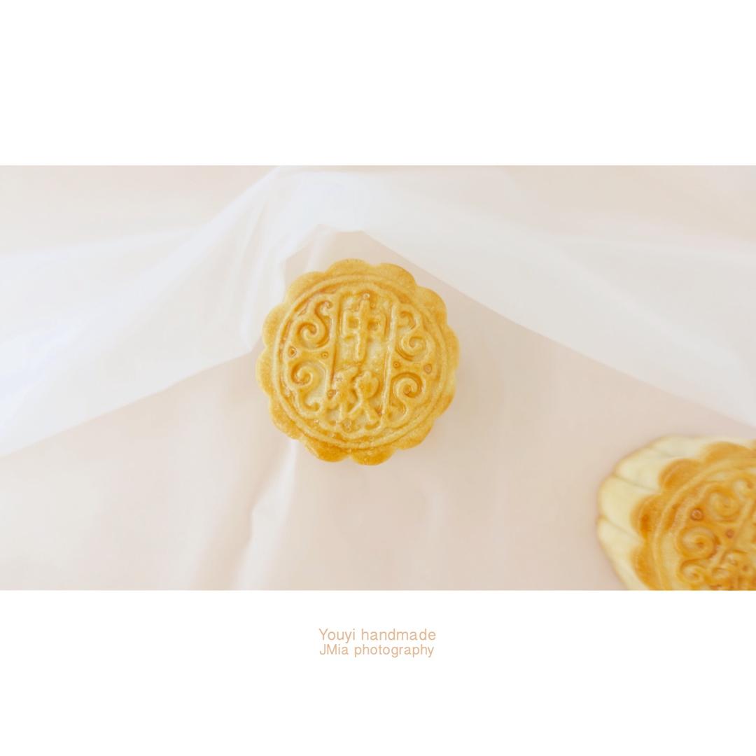广式月饼—蛋黄莲蓉月饼