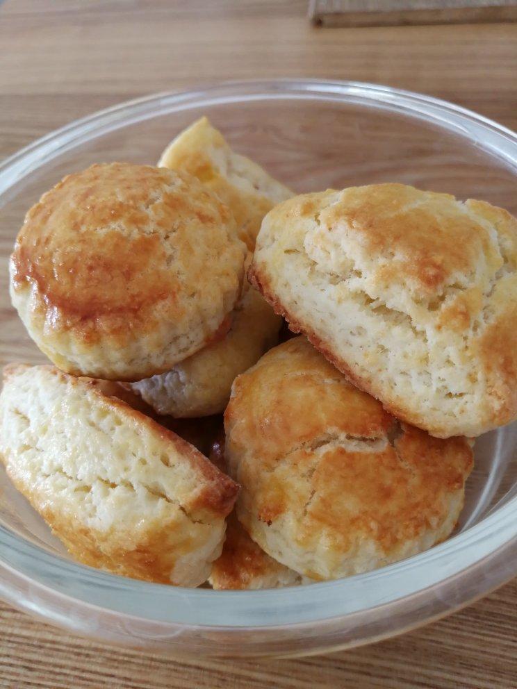 【视频】3分钟 奶油司康Scone(可能是世界上最快手的司康) 消耗淡奶油～