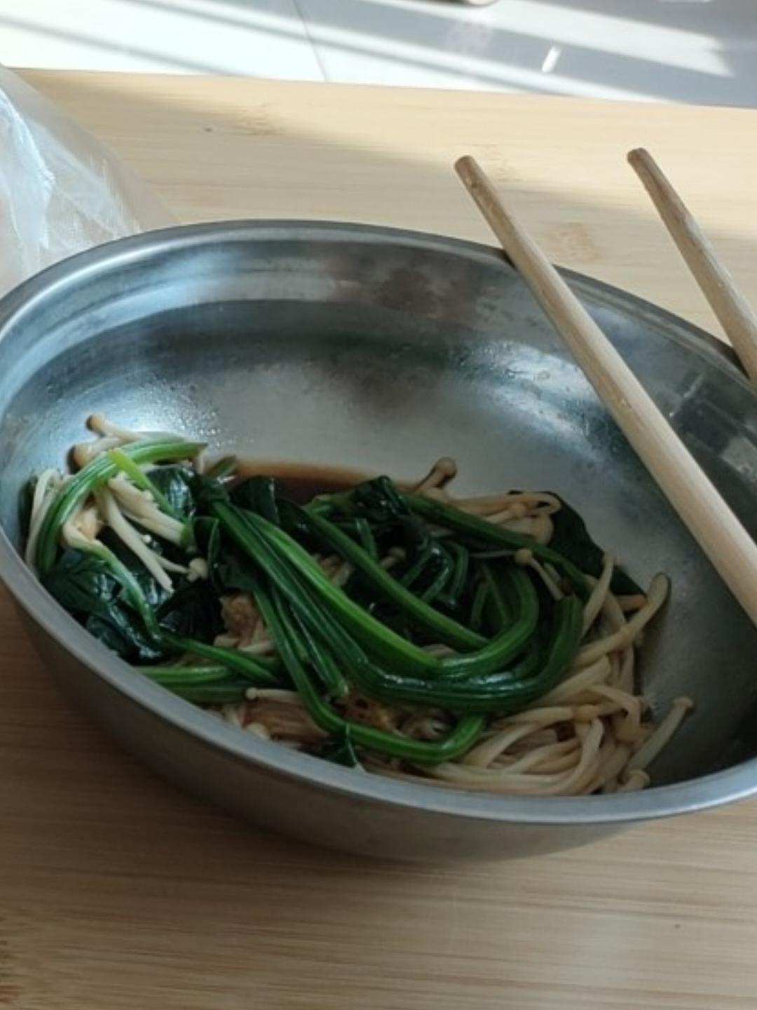 凉拌菠菜金针菇