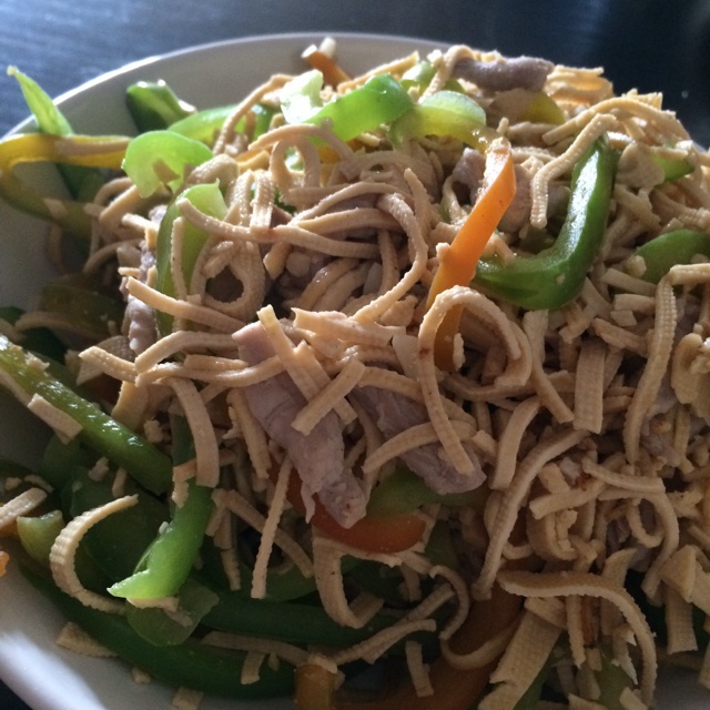 青椒豆腐皮炒肉丝