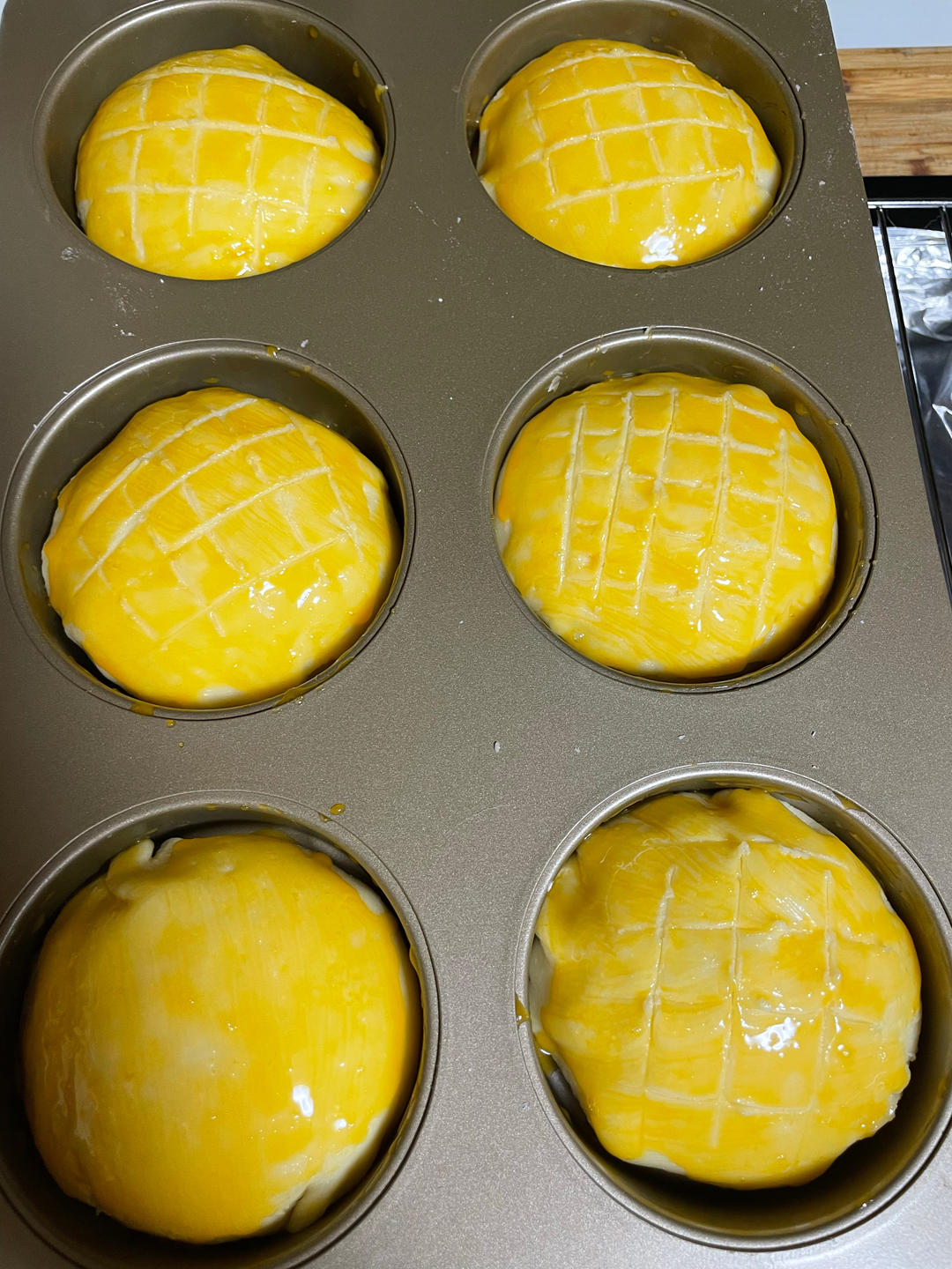 好吃到炸裂的港式菠萝包（附带制作酥皮的小视频）