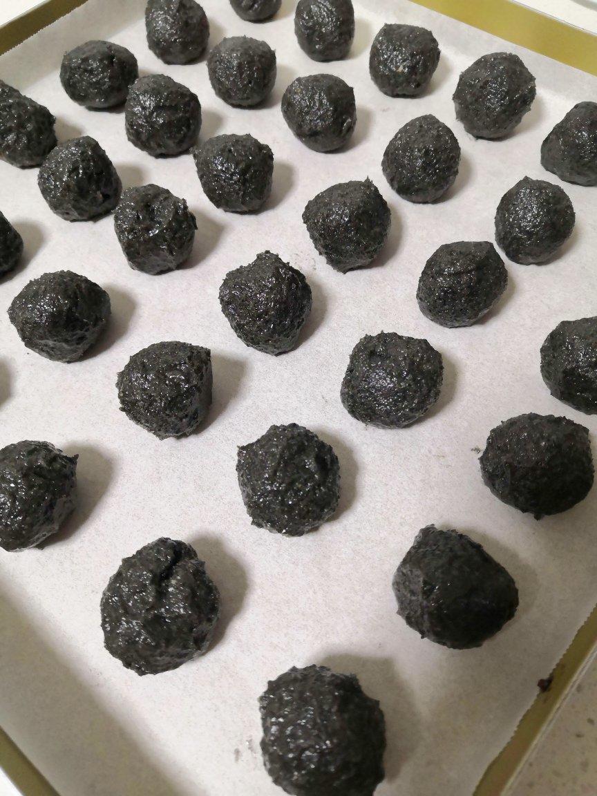 花生黑芝麻汤圆