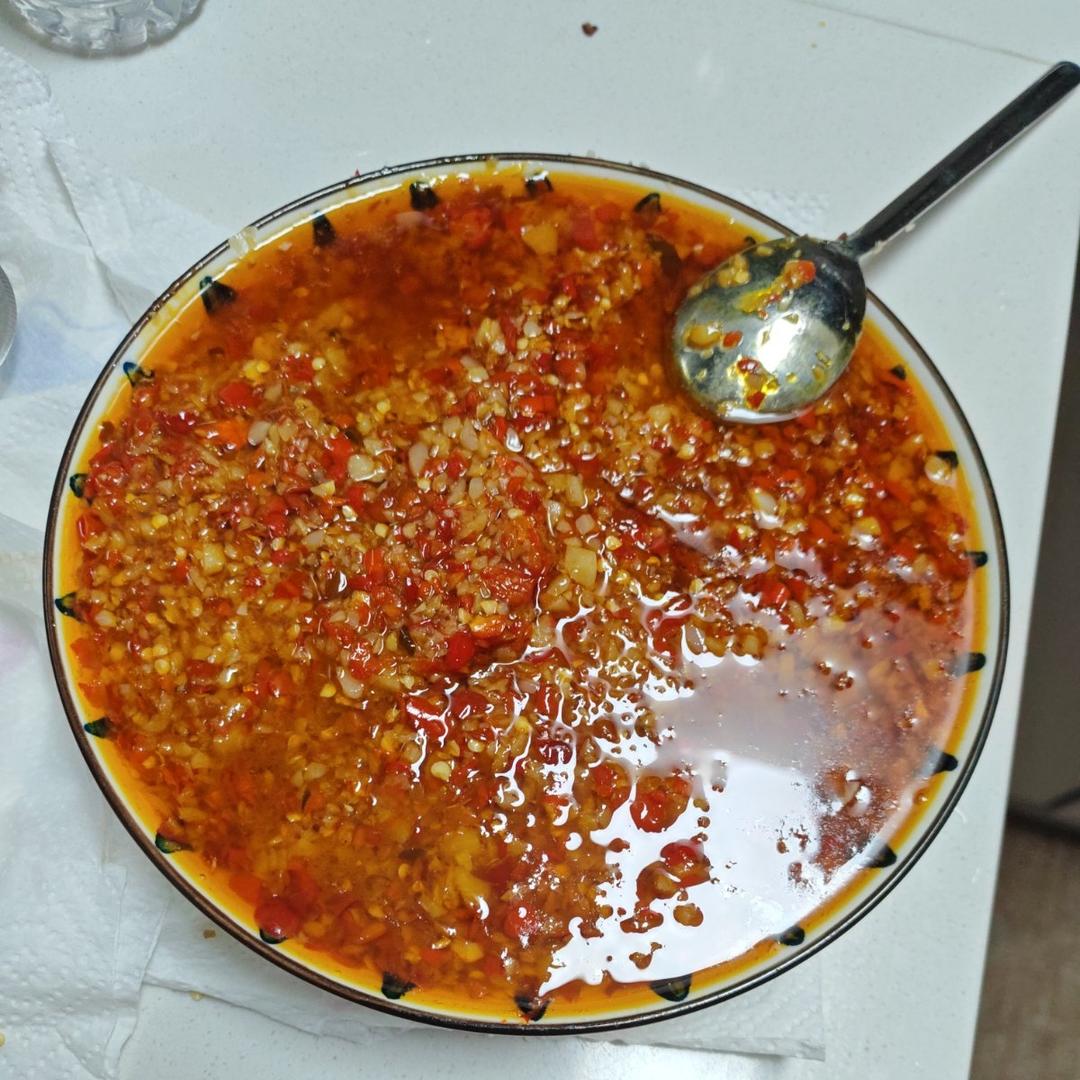 自制蒜蓉辣酱（简单，快手）