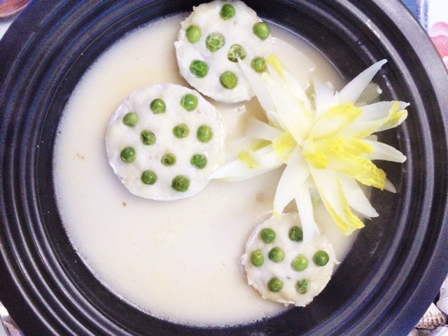鲜味莲蓬豆腐钵