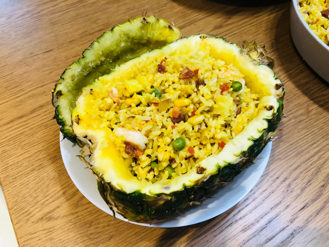泰式缤纷菠萝炒饭