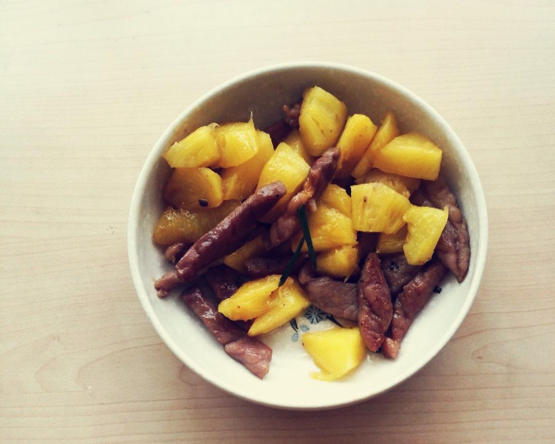 菠萝多吃-菠萝炒牛排的做法