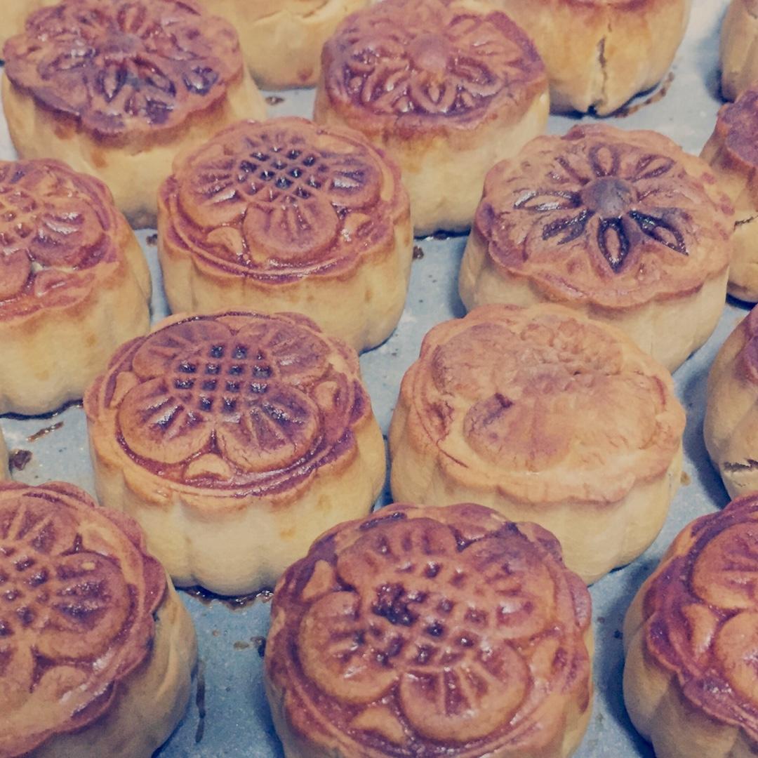 广式月饼—蛋黄莲蓉月饼