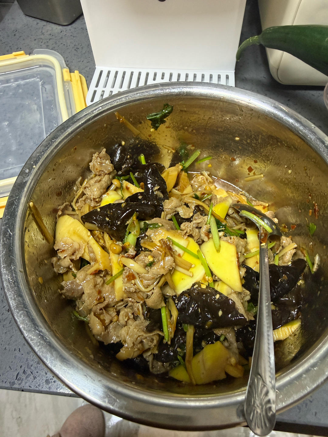 香菜竹笋拌牛肉卷