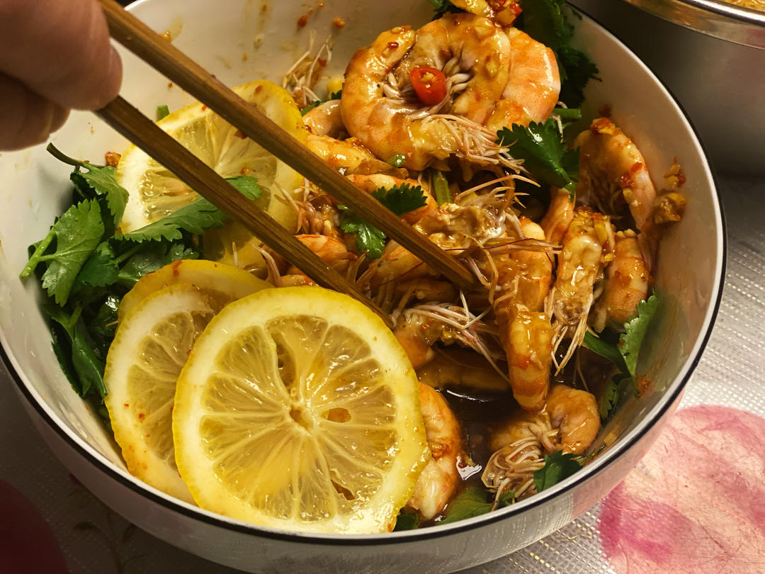 香辣过瘾一盘不够吃低卡泰式柠檬酸辣虾
