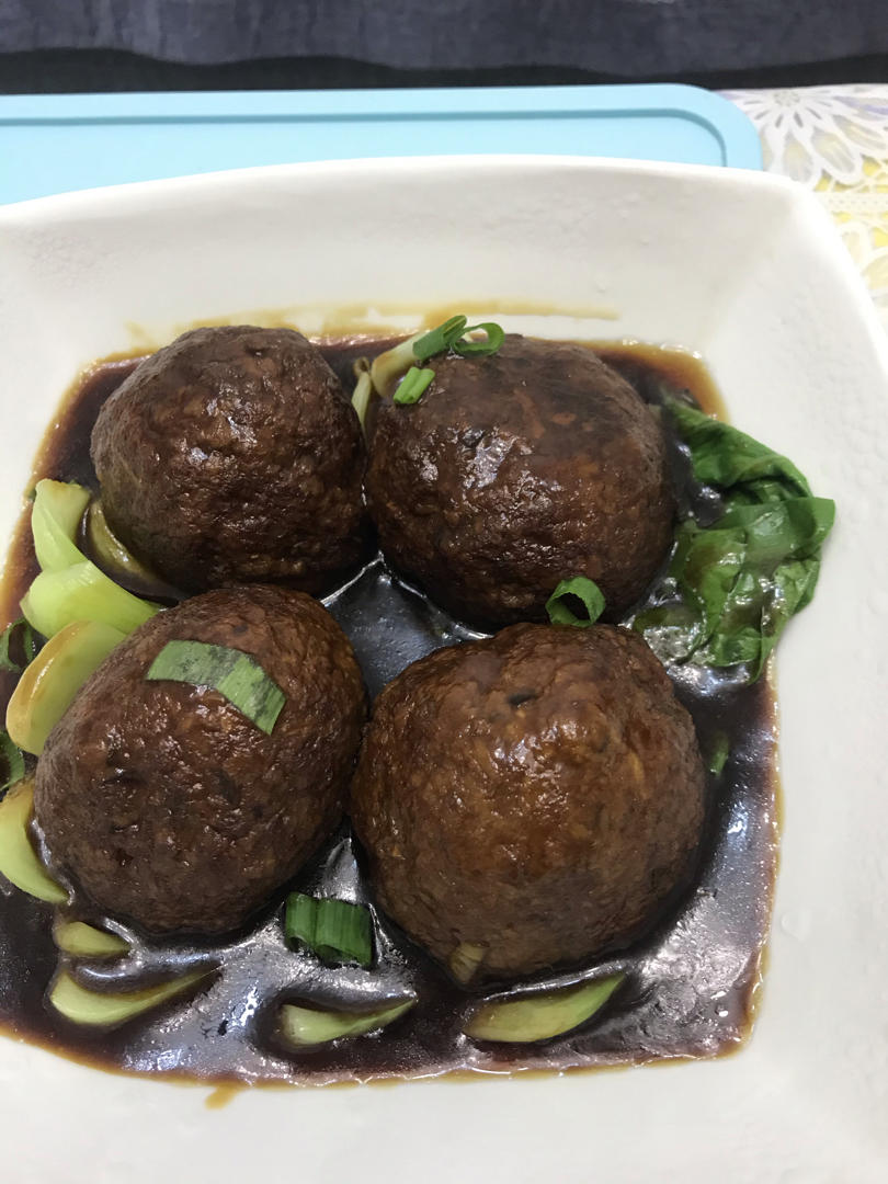 红烧狮子头