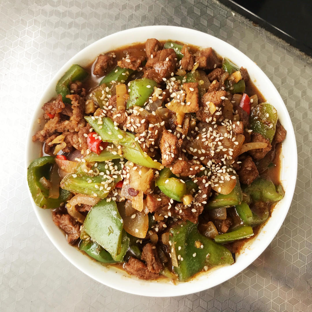 孜然洋葱炒牛肉粒