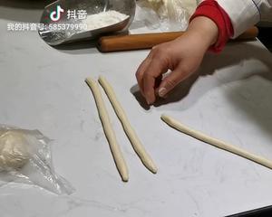 第四课 刷蛋液面包 之 辫子面包的做法 步骤3