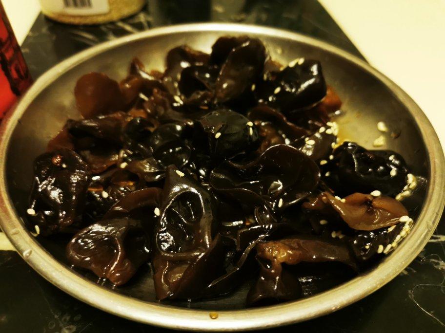 『凉拌木耳的做法，很多人忽略了这最重要的一步』