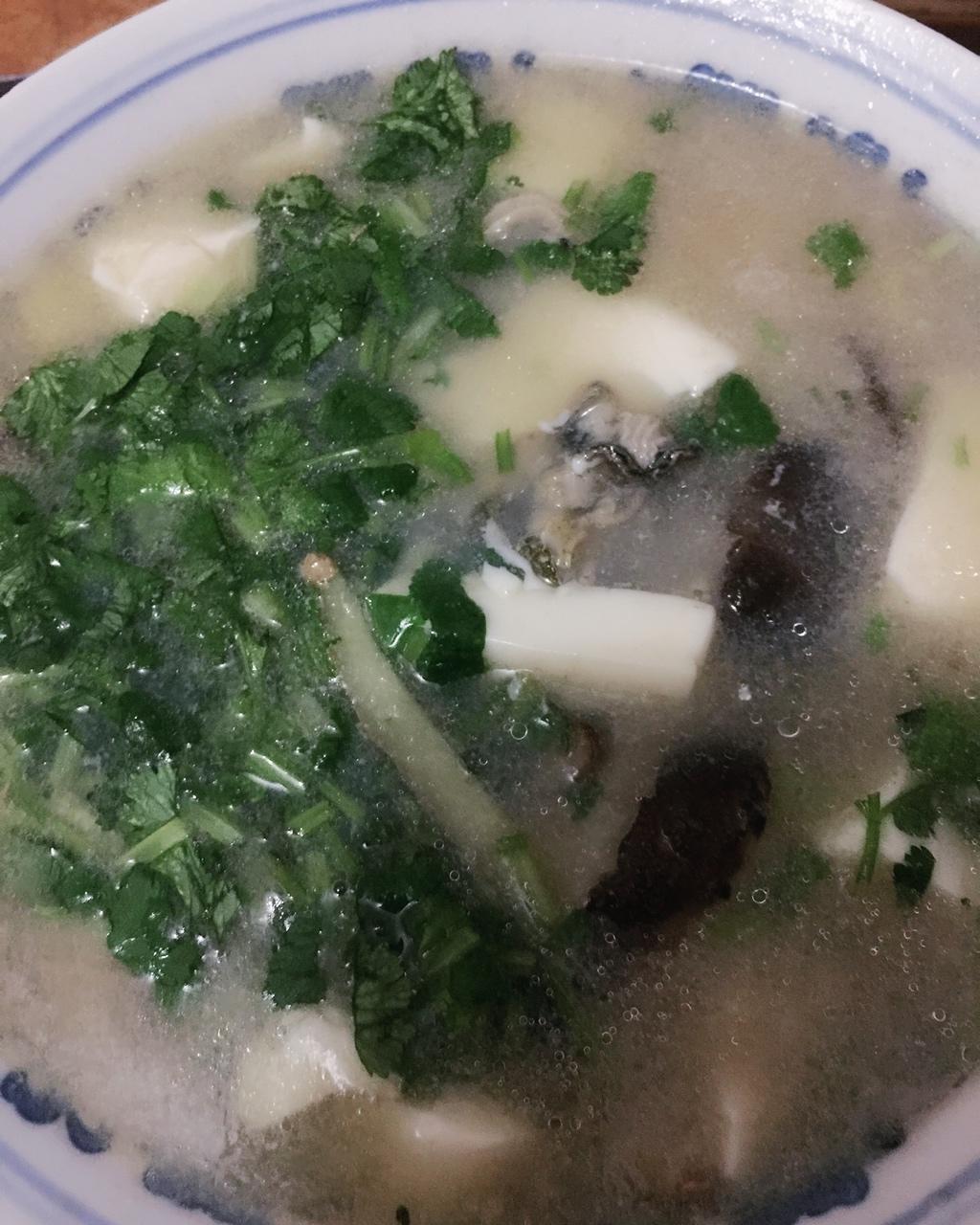牡蛎菌菇豆腐汤