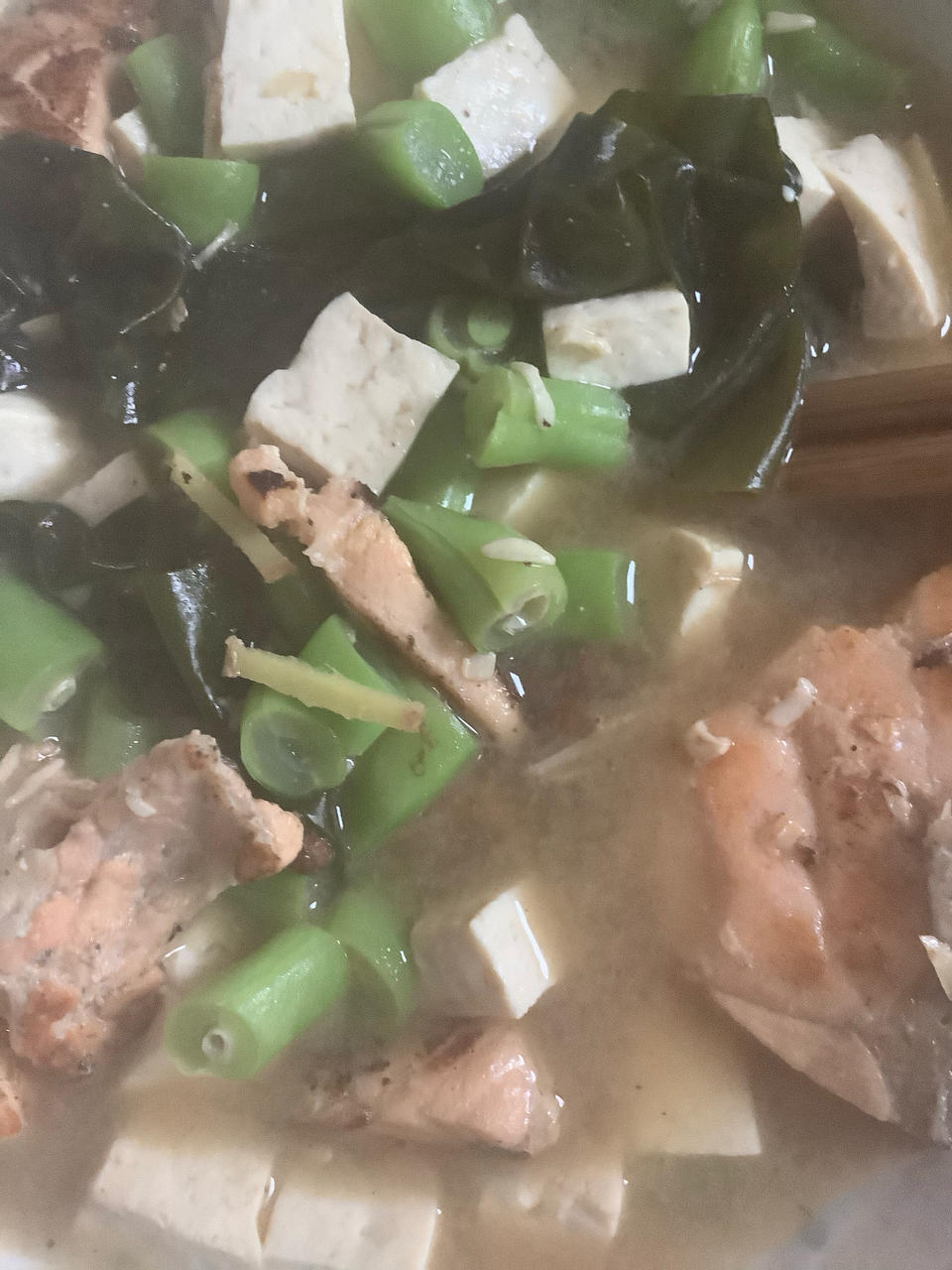 三文鱼骨味增汤