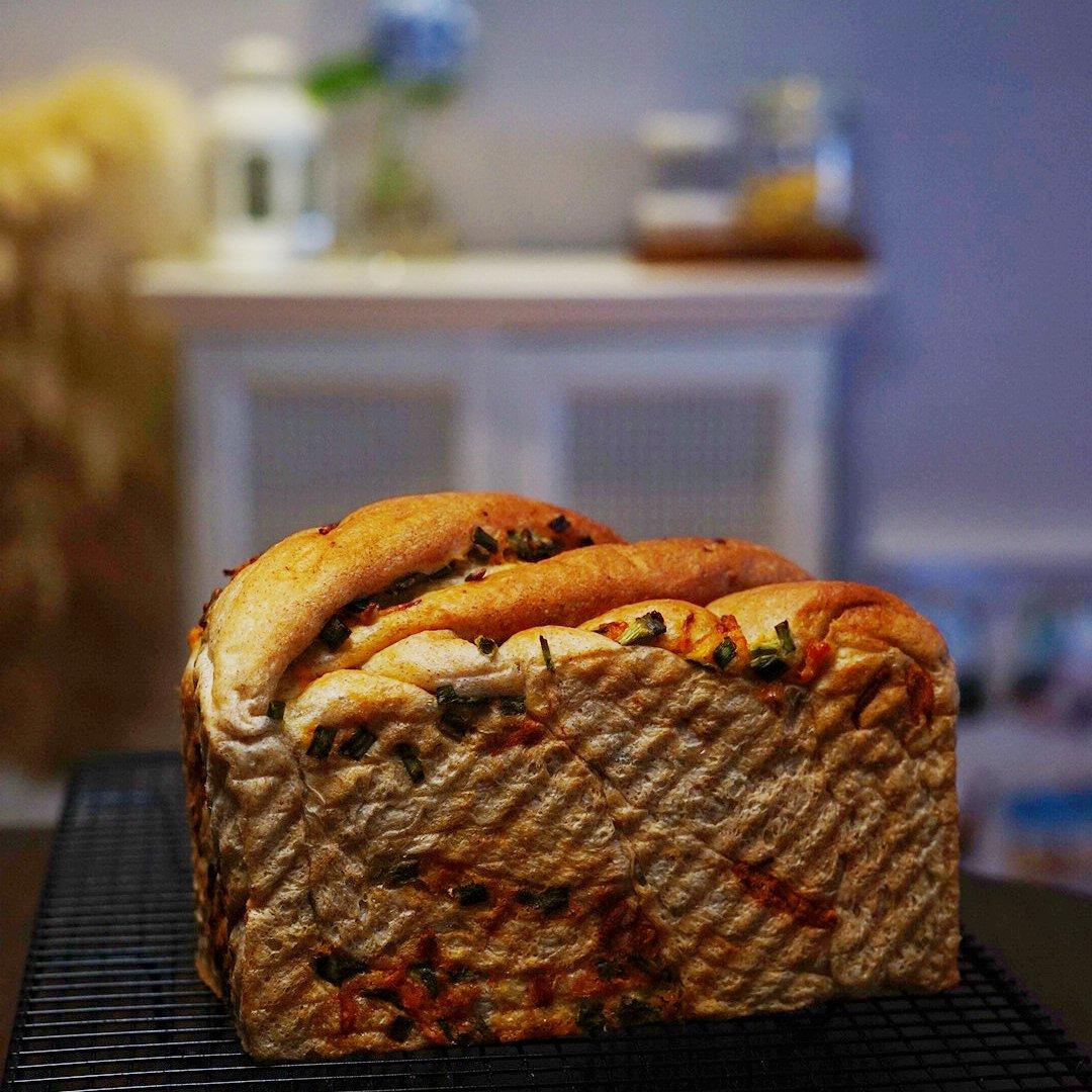 香葱肉松手撕吐司