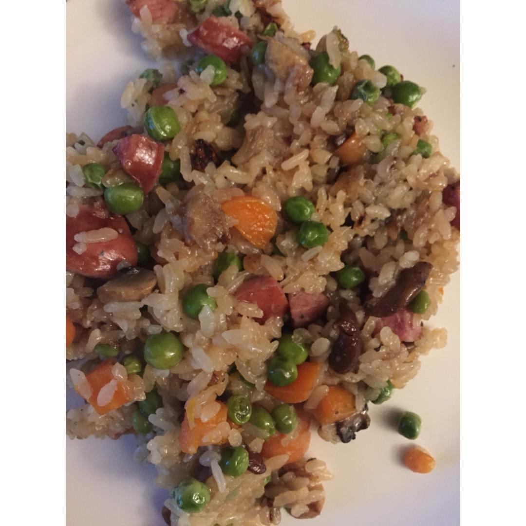 豌豆腊肉糯米饭