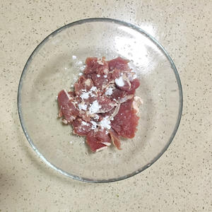 独家菜谱 | 双椒嫩姜牛肉的做法 步骤3