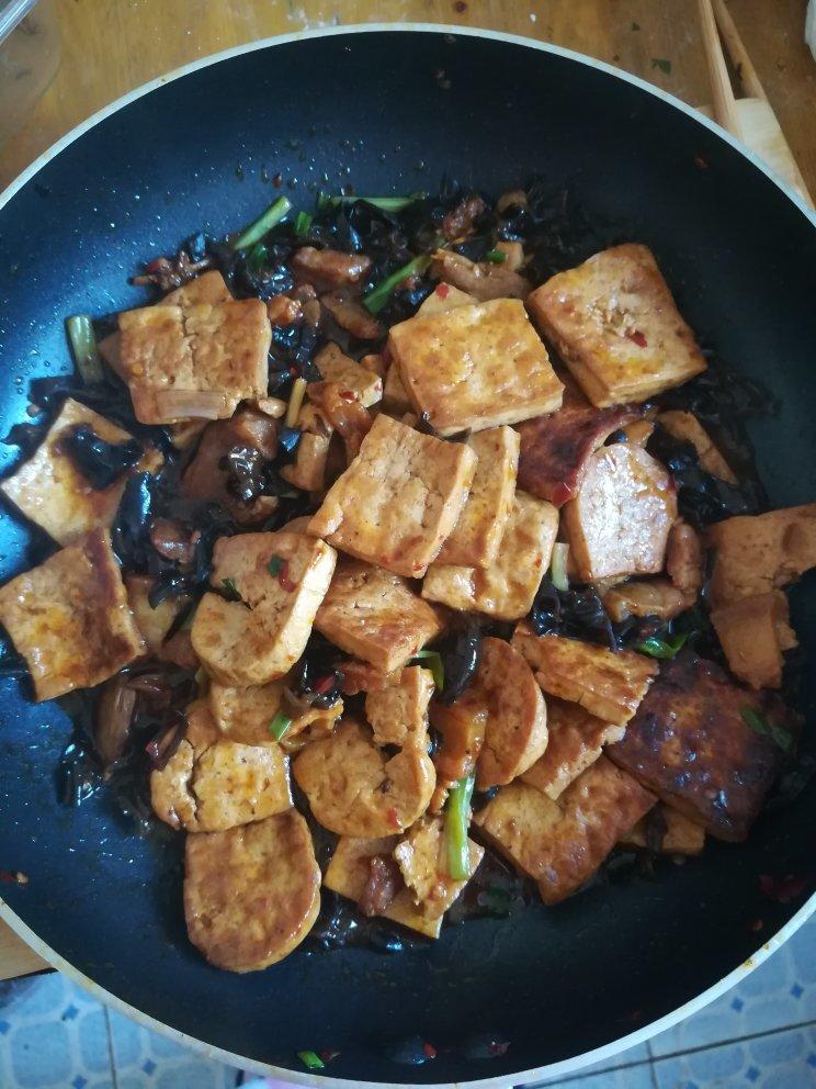五花肉烧豆腐