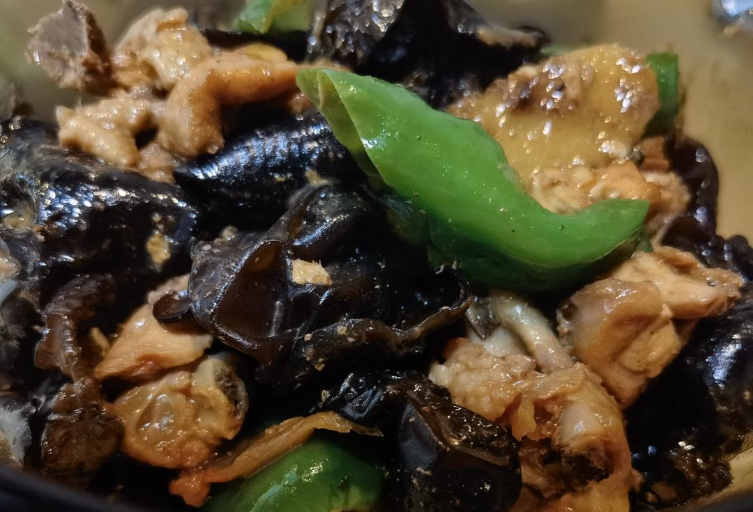 木耳炒鸡肉